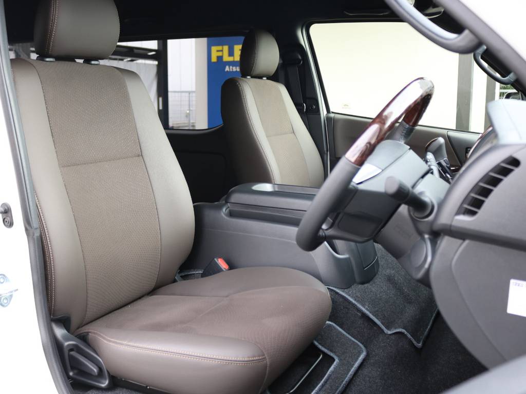 運転席側のドアを開けた状態です!!
