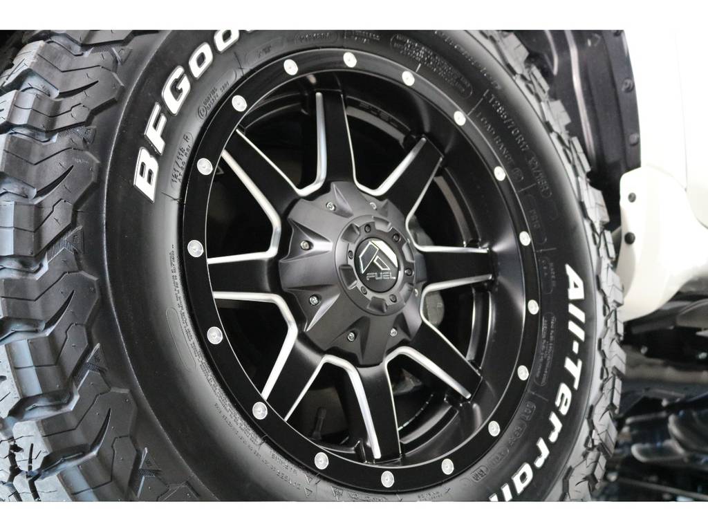 新品ＦＵＥＬ１７インチホイール＆新品BFグッドリッチATタイヤを装着致しました！
