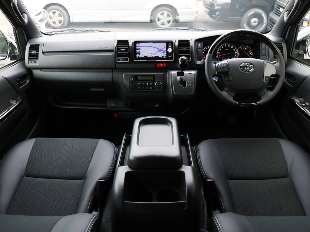 特別仕様車【ダークプライムⅡ】をベースに、内外装を仕上げたお車です♪
