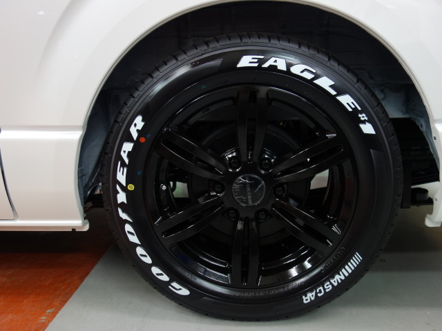 新車ハイエースＶ５０周年特別仕様車即納車可能入庫致しました！！
