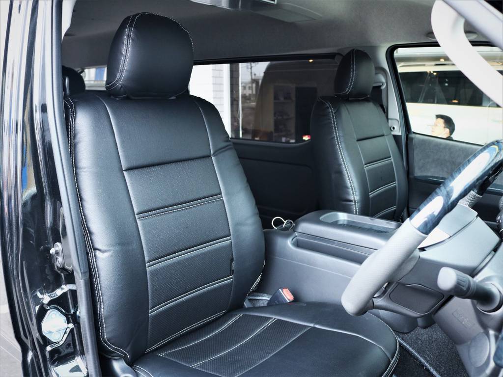 運転席シート、黒革調シートカバー付き！