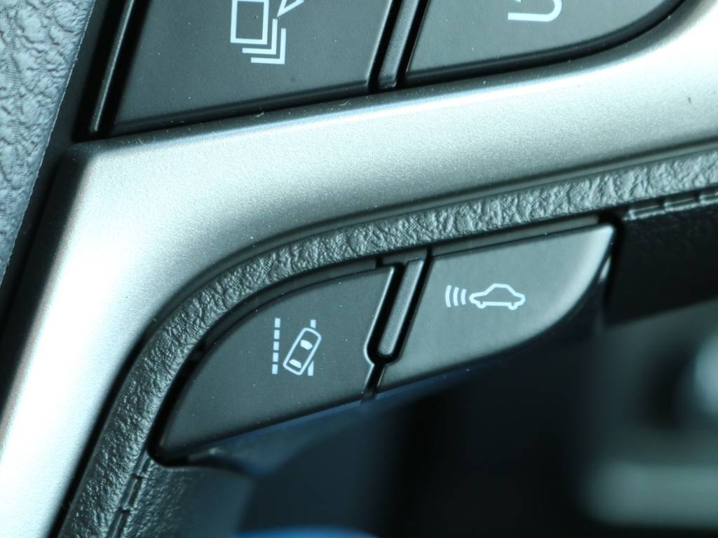 先進装備のＴＯＹＯＴＡセーフティセンスＰ標準装着で安全面からもおすすめの１台となっております♪