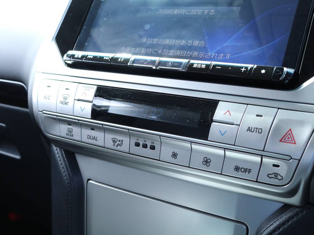 中期型から一新されたセンターパネル★先進的かつ機能的なデザインへ変更され車内の高級感をより高めています♪