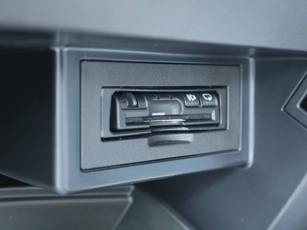 パナソニック製ＥＴＣもグローブボックス内に取付済み♪ビルトインタイプですので見た目も非常にスタイリッシュになっています★