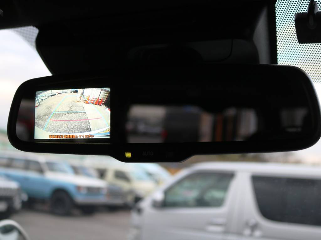 メーカーオプション　純正バックカメラ＋バックモニター内蔵自動防眩インナーミラー！