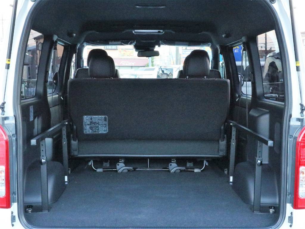 ワイドボディならではの広大な荷室！！