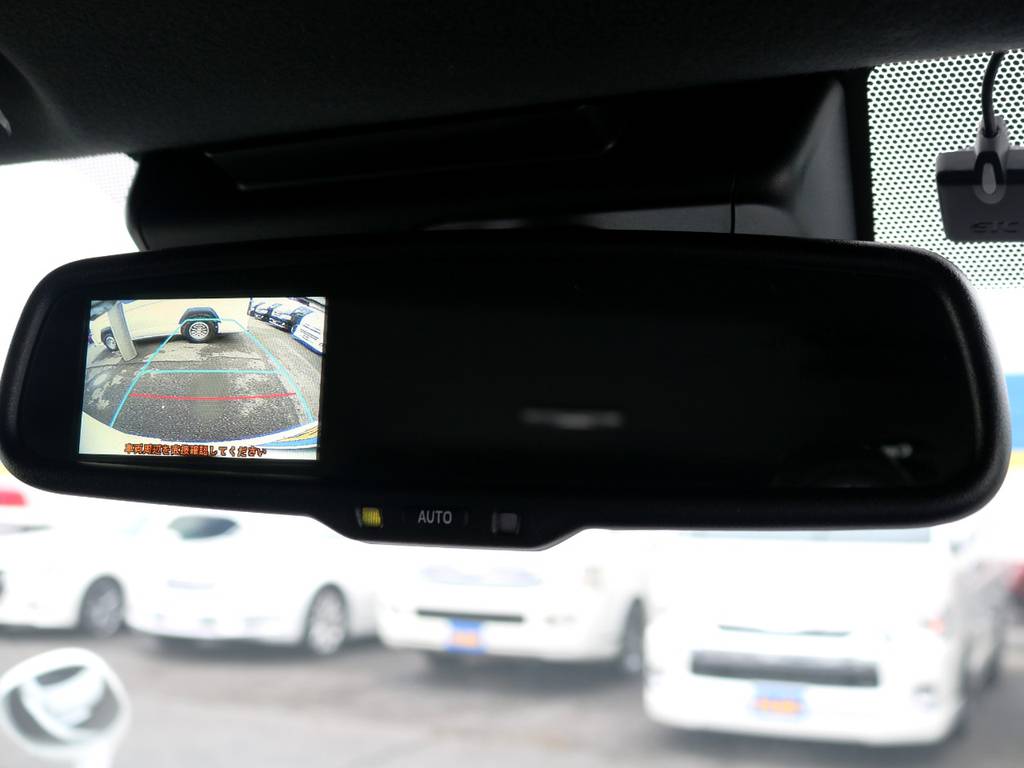 メーカーオプション　純正バックカメラ＋バックモニター内蔵自動防眩インナーミラー！