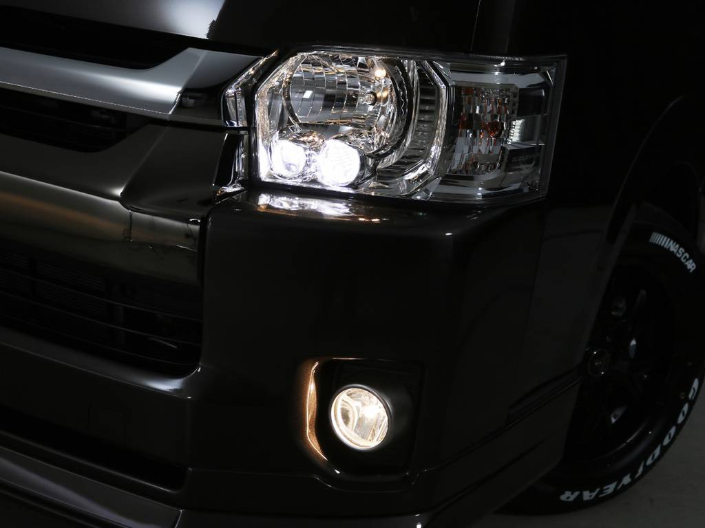 ＬＥＤヘッドランプ標準装備！
