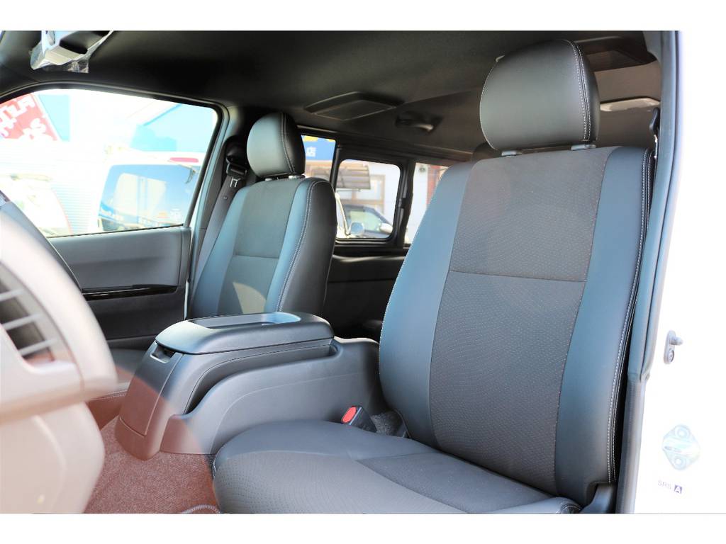 助手席も運転席もリクライニング可能です！