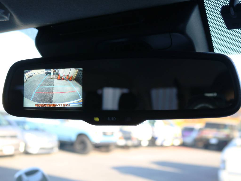メーカーオプション　純正バックカメラ＋バックモニター内蔵自動防眩インナーミラー！