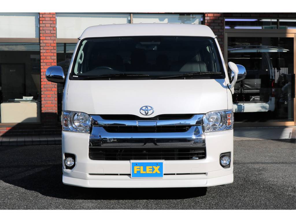 普通免許でも運転可能な10人乗りのハイエースです！