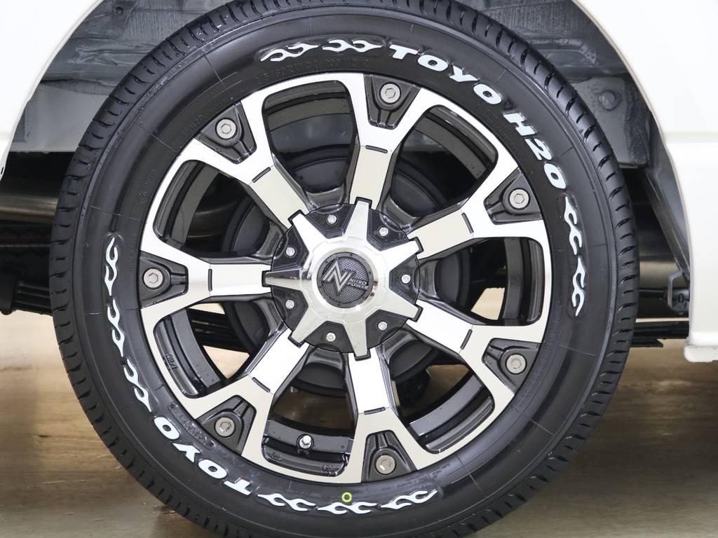 １７inchＮＩＴＲＯ ＰＯＷＥＲ ＷＡＲＨＥＡＤ＆ＴＯＹＯ－Ｈ２０タイヤ！