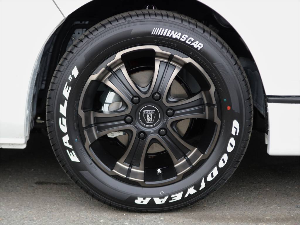 FLEXオリジナルカラーバルベロアーバングランデ１７インチアルミホイールにグッドイヤーナスカーホワイトレタータイヤ！