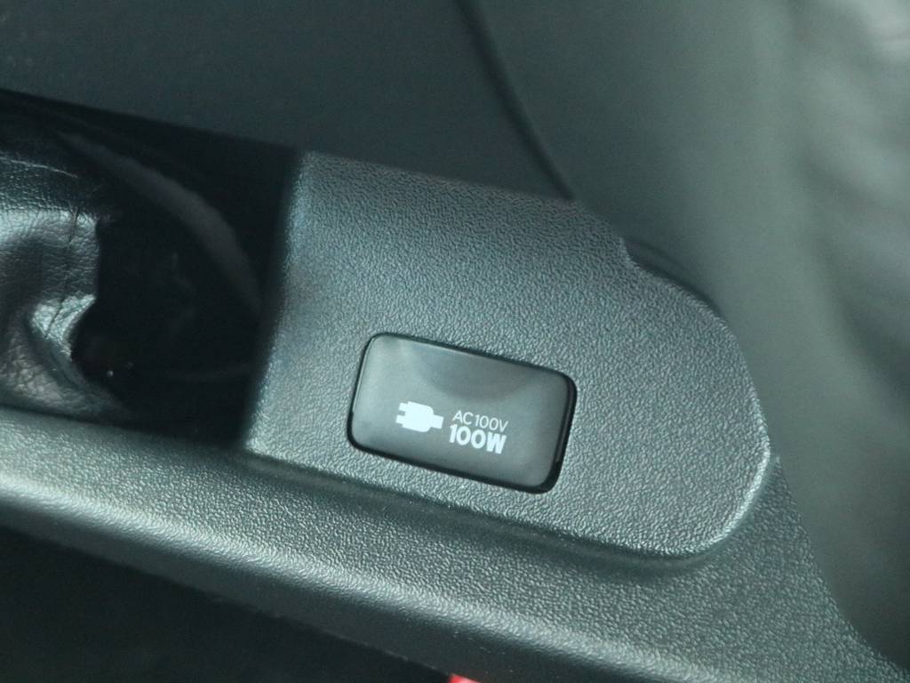 純正100V電源装備！携帯電話の充電も可能です♪