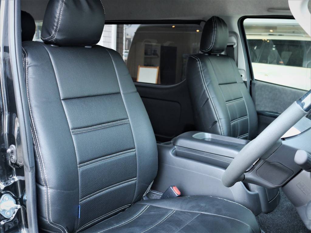 運転席シート、黒革調シートカバー付き！