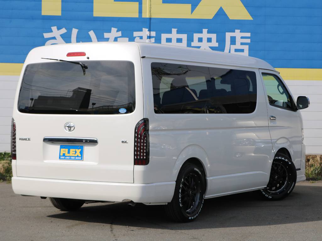 普通免許で運転可能です！乗車定員10人のハイエースです！