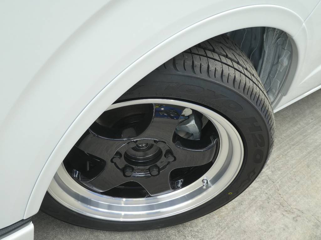 Ｓ１ＨＣ　１８インチアルミ　貨物規格をクリアしているＴＯＹＯ　Ｈ２０タイヤをセット！！