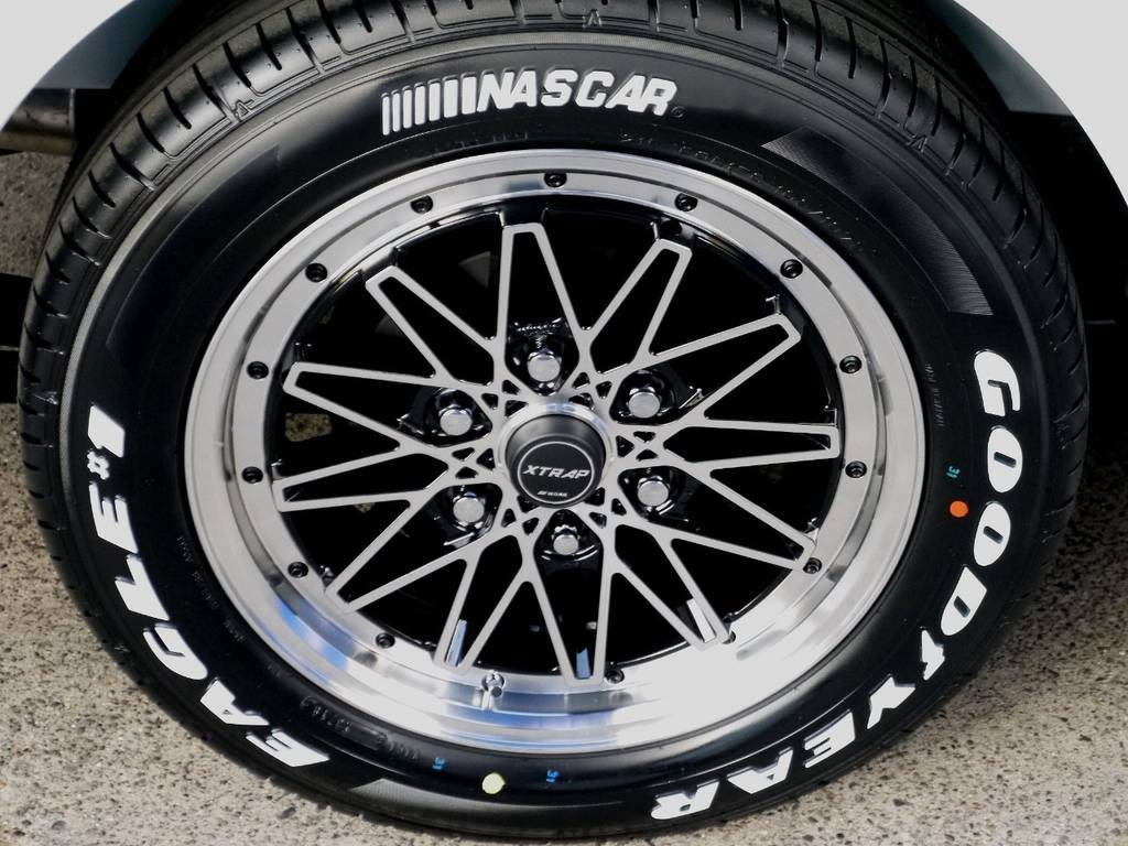 足元にはＷＯＲＫ エクストラップ０３ＨＣ【Ｅｑｕｉｐ】１７インチアルミにナスカータイヤをインストール！！