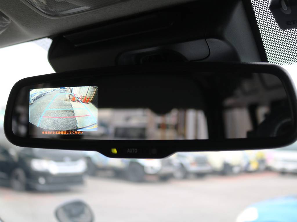 メーカーオプション　純正バックカメラ＋バックモニター内蔵自動防眩インナーミラー！