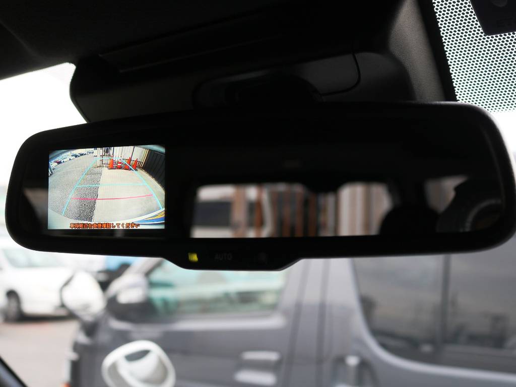 メーカーオプション　純正バックカメラ＋バックモニター内蔵自動防眩インナーミラー！
