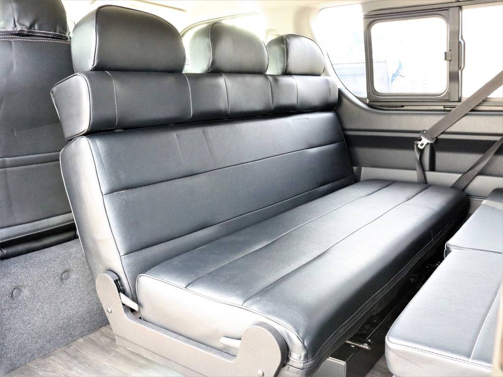 リクライニング操作で対面座席にもできます！休憩時の車内が楽しくなります！