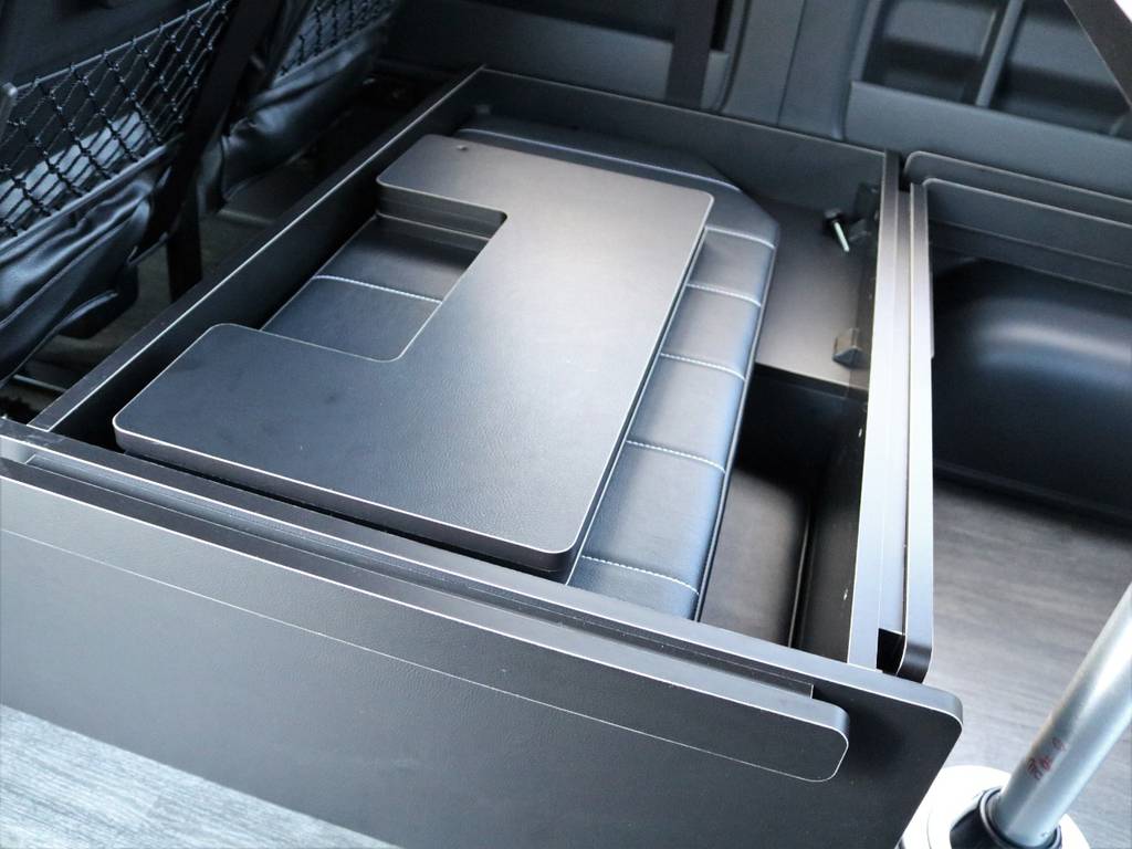 フレーム部もまとめてスマート収納！ポールとテーブルも収納出来ます！車中泊以外の時にも邪魔にならずに積載できます！