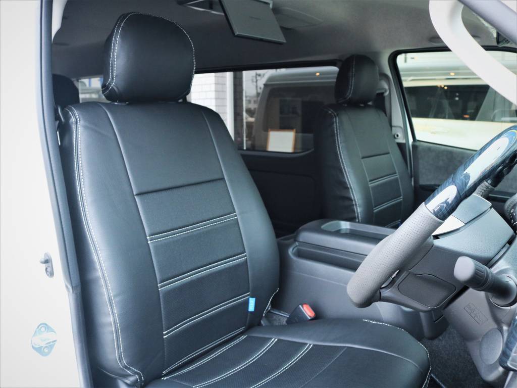 運転席シート、全席黒革調シートカバー付き！