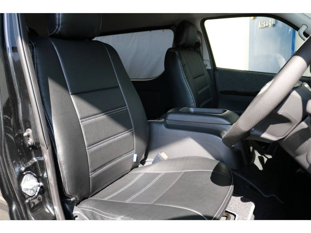 運転席側のドアを開けたイメージです。ハイエースは車高が高く前がないので運転しやすいですよ!!