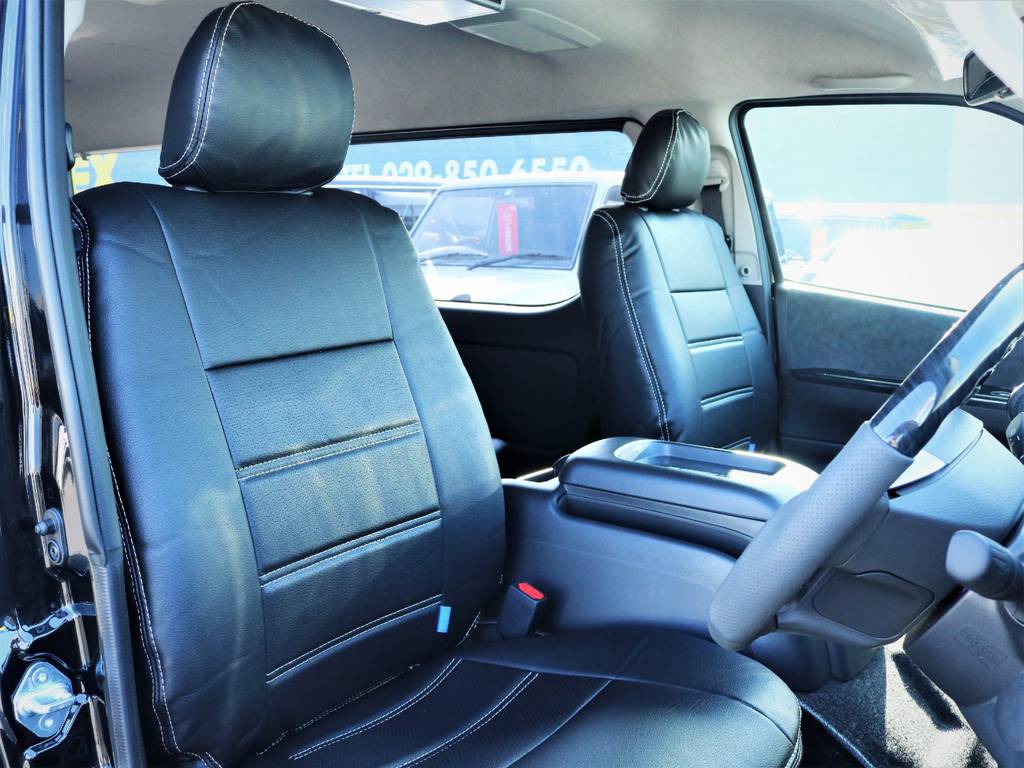 運転席シート、黒革調シートカバー付き！
