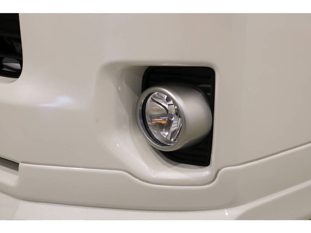 特別仕様車スーパーＧＬ“50TH ANNIVERSARY LIMITED”専用の 高輝度塗装ベゼルのフロントフォグランプ！