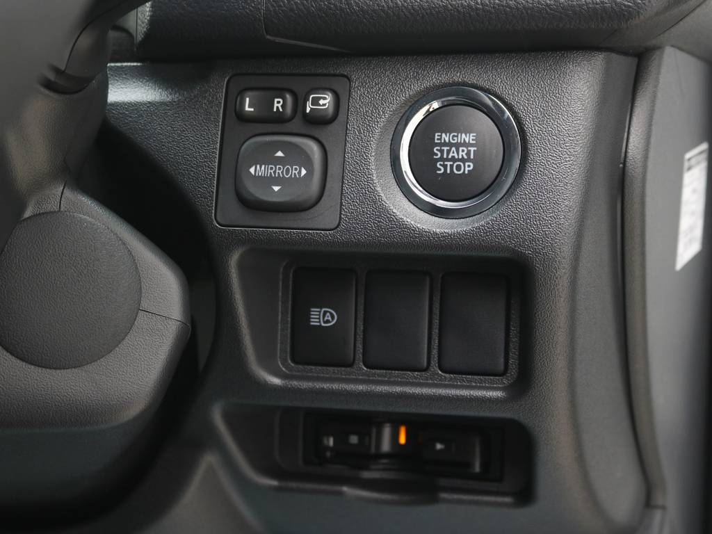 プッシュスタートシステム標準装備！パワースライドドアは無しのお車となります。