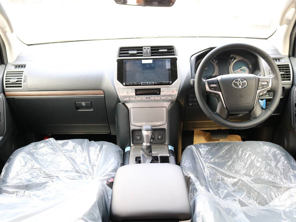 広々したインパネに大きなFガラスで運転視界もグッド！