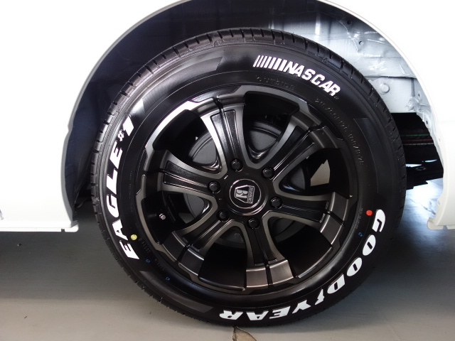 車検対応ナスカータイヤ１７インチ装備！！
