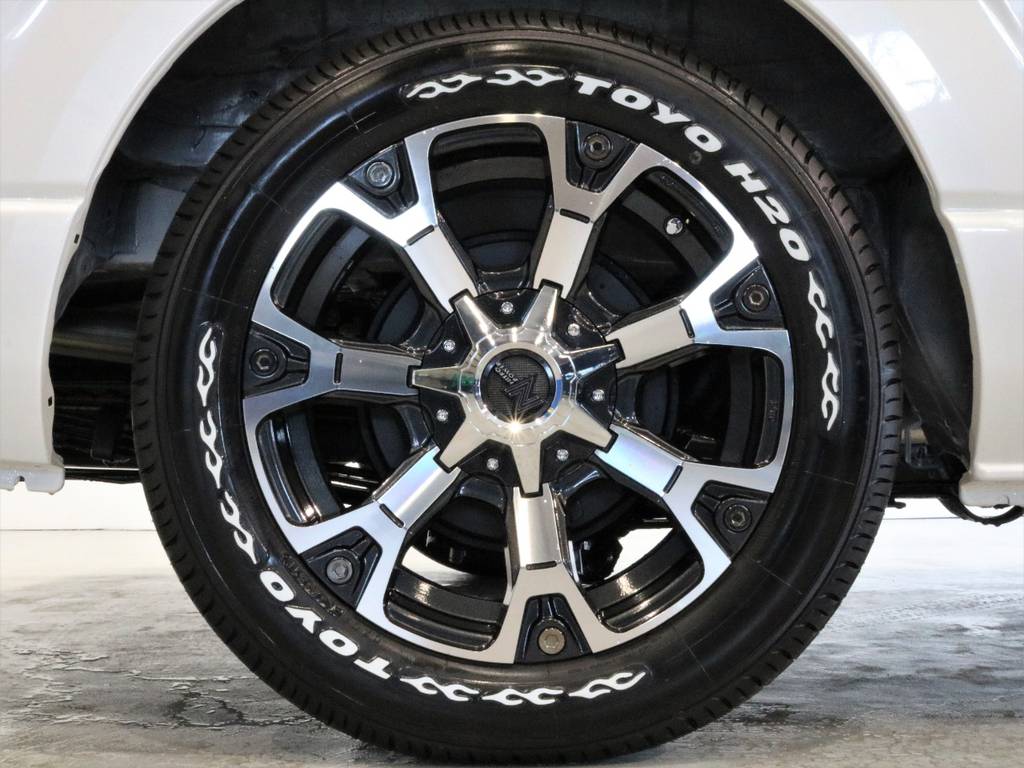 足元はウォーヘッド17in/TOYO H20タイヤ！