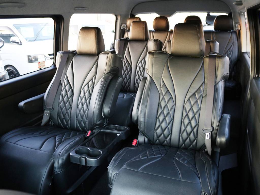 オットマン付きキャプテンシート４脚が装着された、人気の特別架装車ファインテックツアラー！！