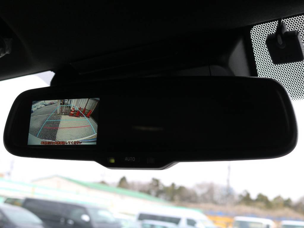メーカーオプション　バックモニター内蔵自動防眩インナーミラー！