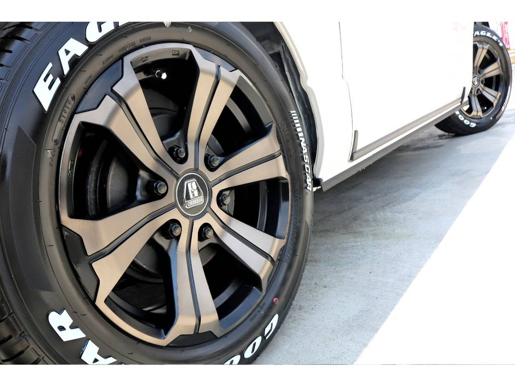 ＦＬＥＸオリジナルカラー バルベロＵＧ １７インチアルミをインストール！ブロンズカラーがホワイトの車体に映えます♪