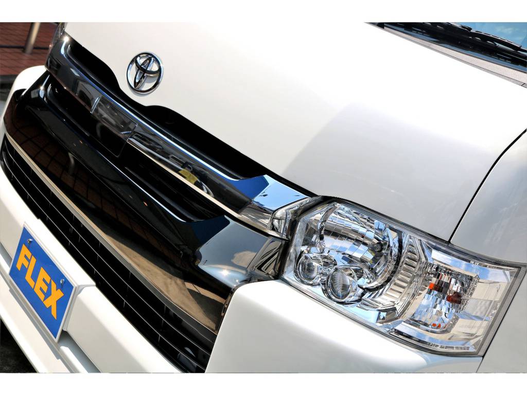 ＴＳＳ(トヨタセーフティーセンス)付きのお車です！ＬＥＤヘッドランプも標準装備ですので、快適な夜間走行が可能です♪