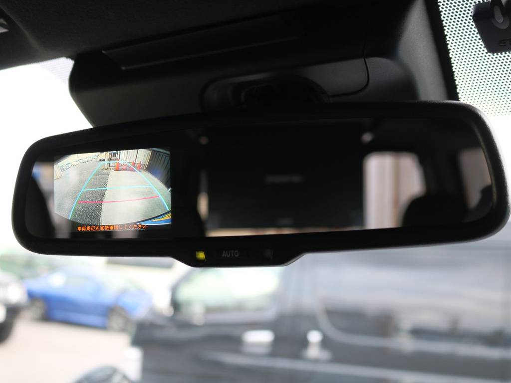 メーカーオプション　純正バックカメラ＋バックモニター内蔵自動防眩インナーミラー！