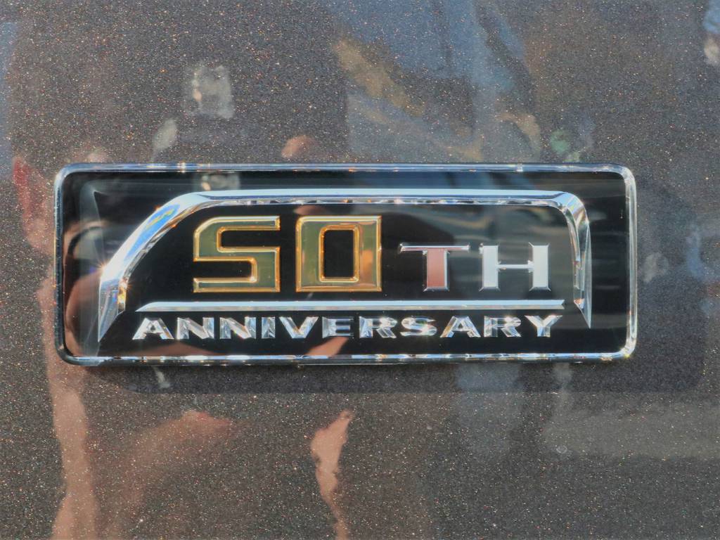 ハッチについてる50周年のエンブレムも最高に渋いです！