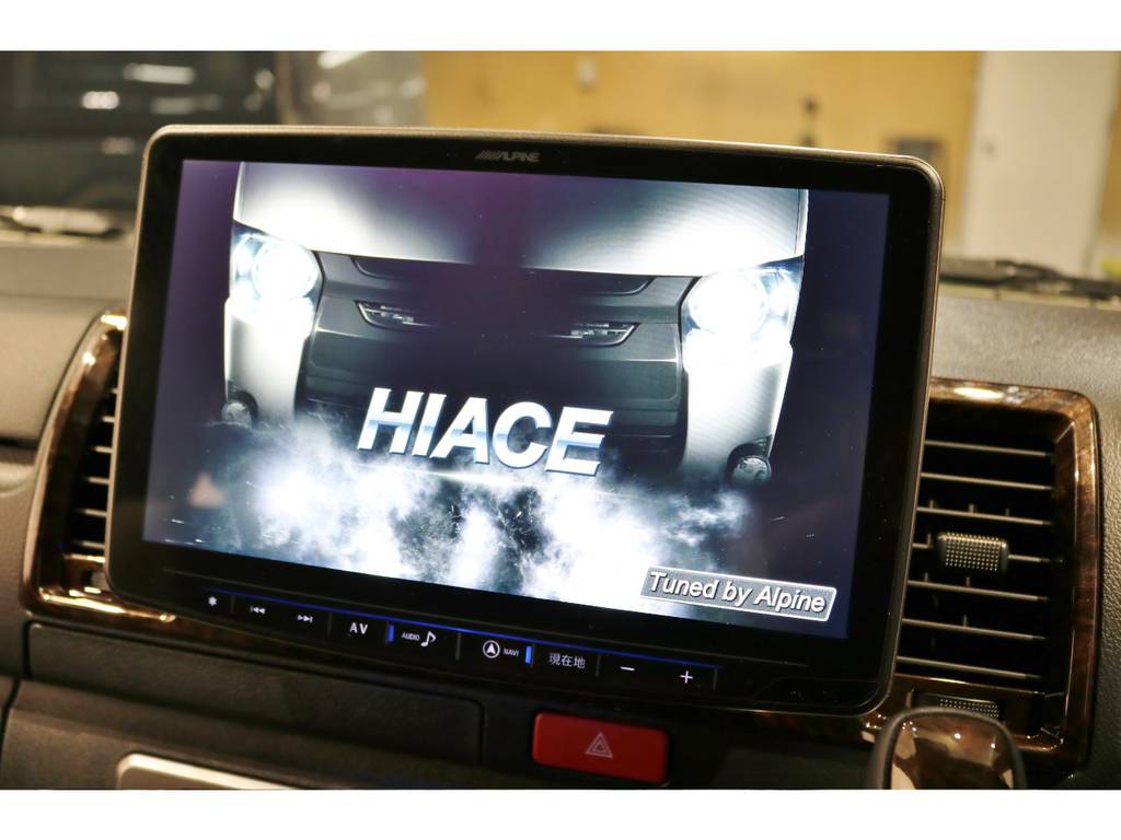 大迫力のＡＬＰＩＮＥ製フローティングビッグＸ１１！ハイエース専用の１１型大画面カーナビ！