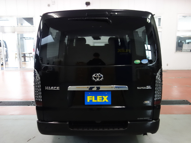 新車ハイエースＶ５０周年特別仕様車床張りナビパッケージ完成しました！！