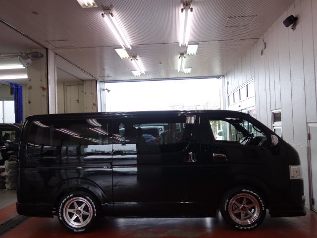 新車ハイエースＶ５０周年特別仕様車床張りナビパッケージ完成しました！！