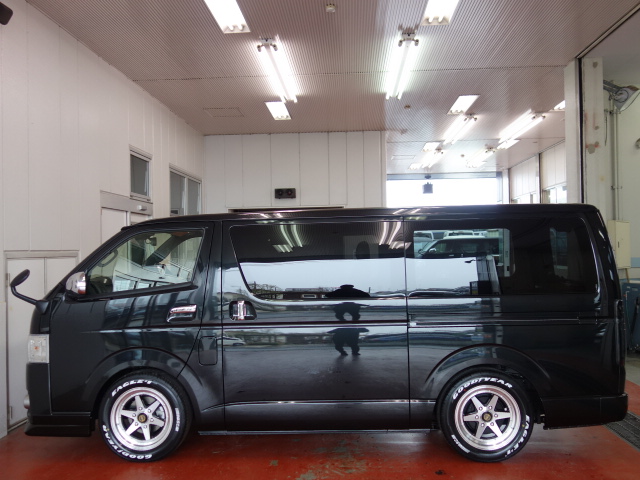 新車ハイエースＶ５０周年特別仕様車床張りナビパッケージ完成しました！！