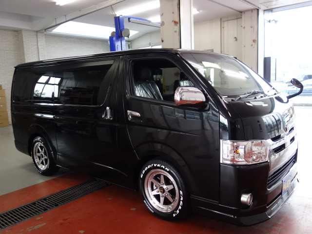 新車ハイエースＶ５０周年特別仕様車床張りナビパッケージ完成しました！！