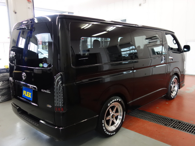 新車ハイエースＶ５０周年特別仕様車床張りナビパッケージ完成しました！！