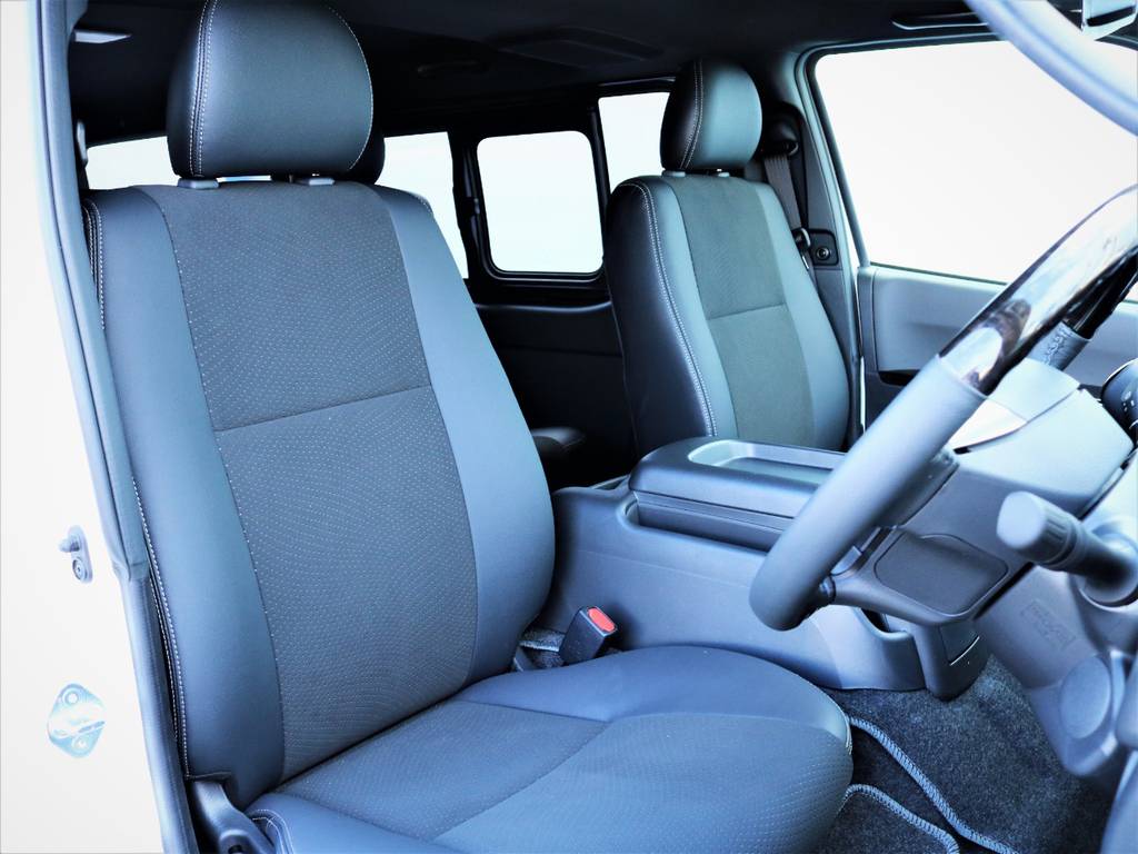 運転席シート、ハーフレザーシート！