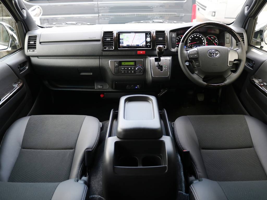 特別仕様車【ダークプライムⅡ】をベースに、内外装を仕上げたお車です♪