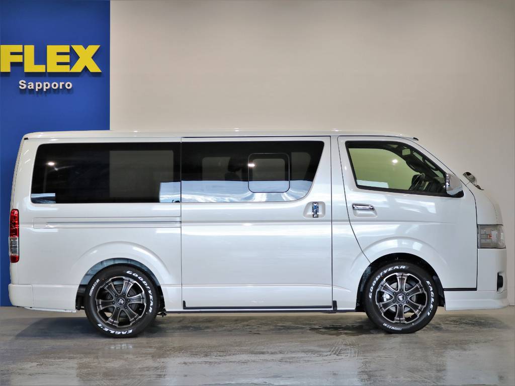 小窓付き両側スライドドア装備車！