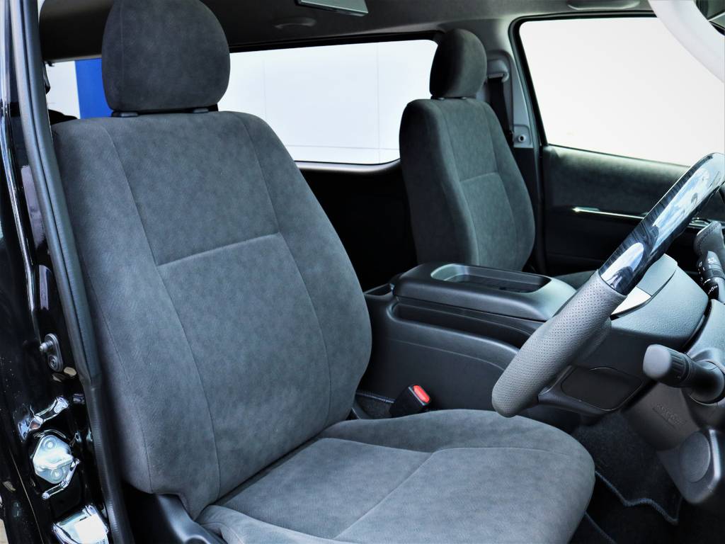 運転席シート、シートカバーなども取付可能です！